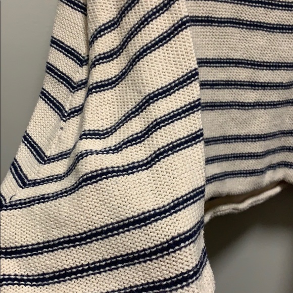 American Eagle Outfitters Woven Crop - Picture 2 of 4